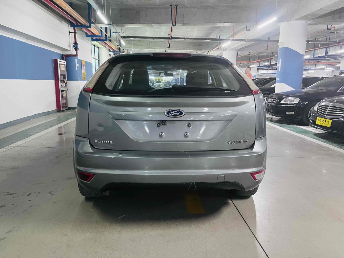 福特 ?？怂? 2013款 兩廂經(jīng)典 1.8L 手動基本型圖片