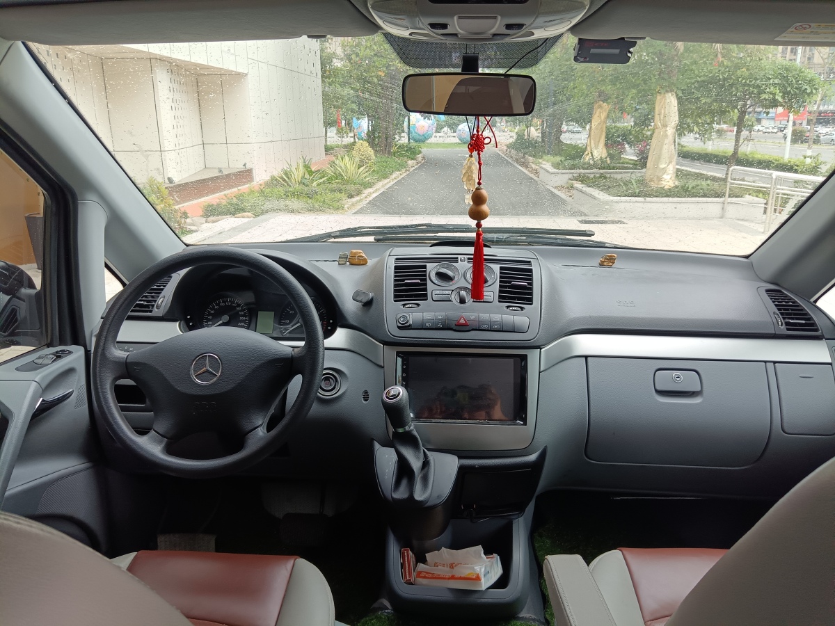奔驰 威霆  2011款 2.5L 精英版图片
