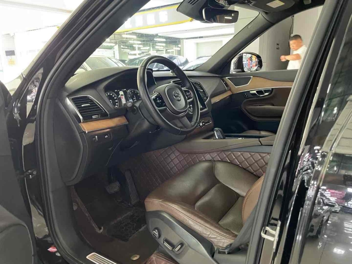 2021年6月沃爾沃 XC90  2021款 B6 智逸豪華版 7座