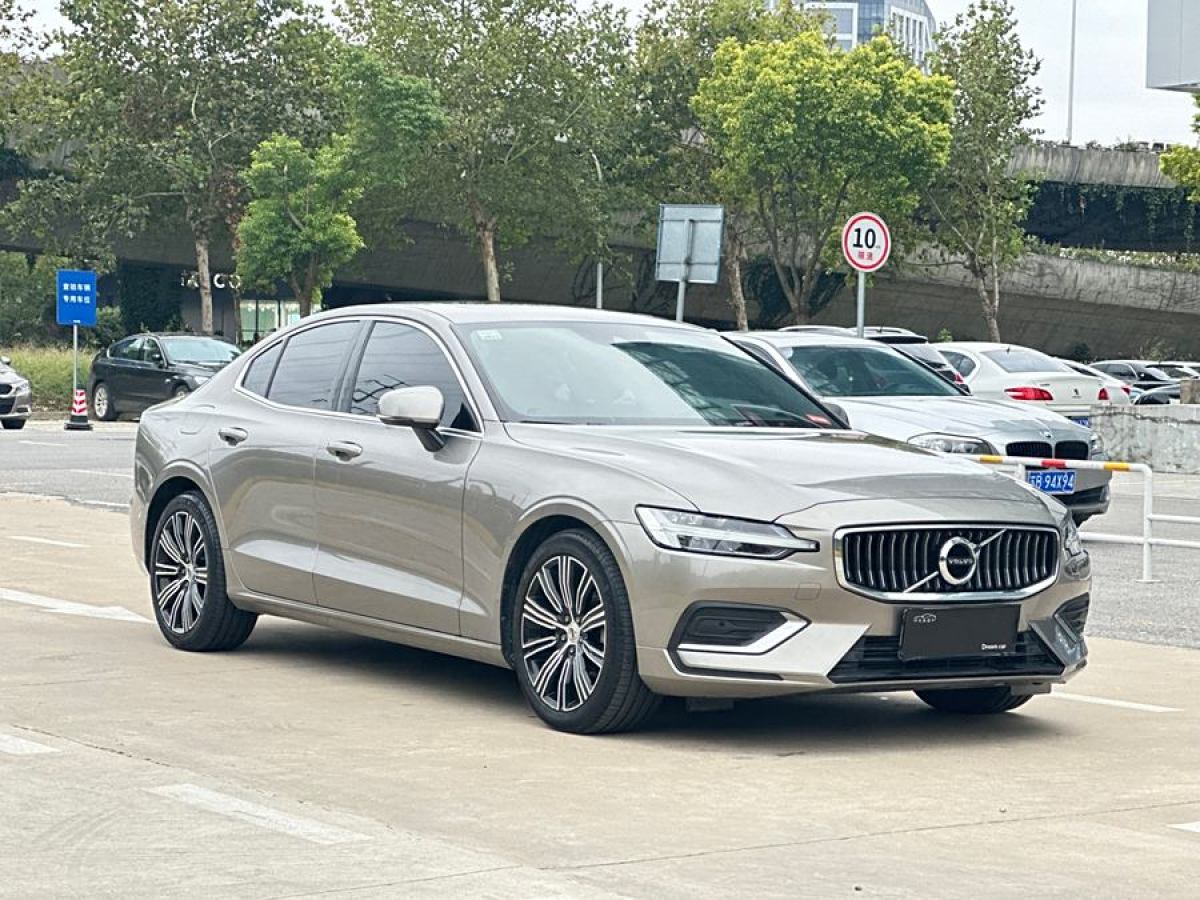 2021年4月沃爾沃 S60L  2021款 T4 智遠(yuǎn)豪華版