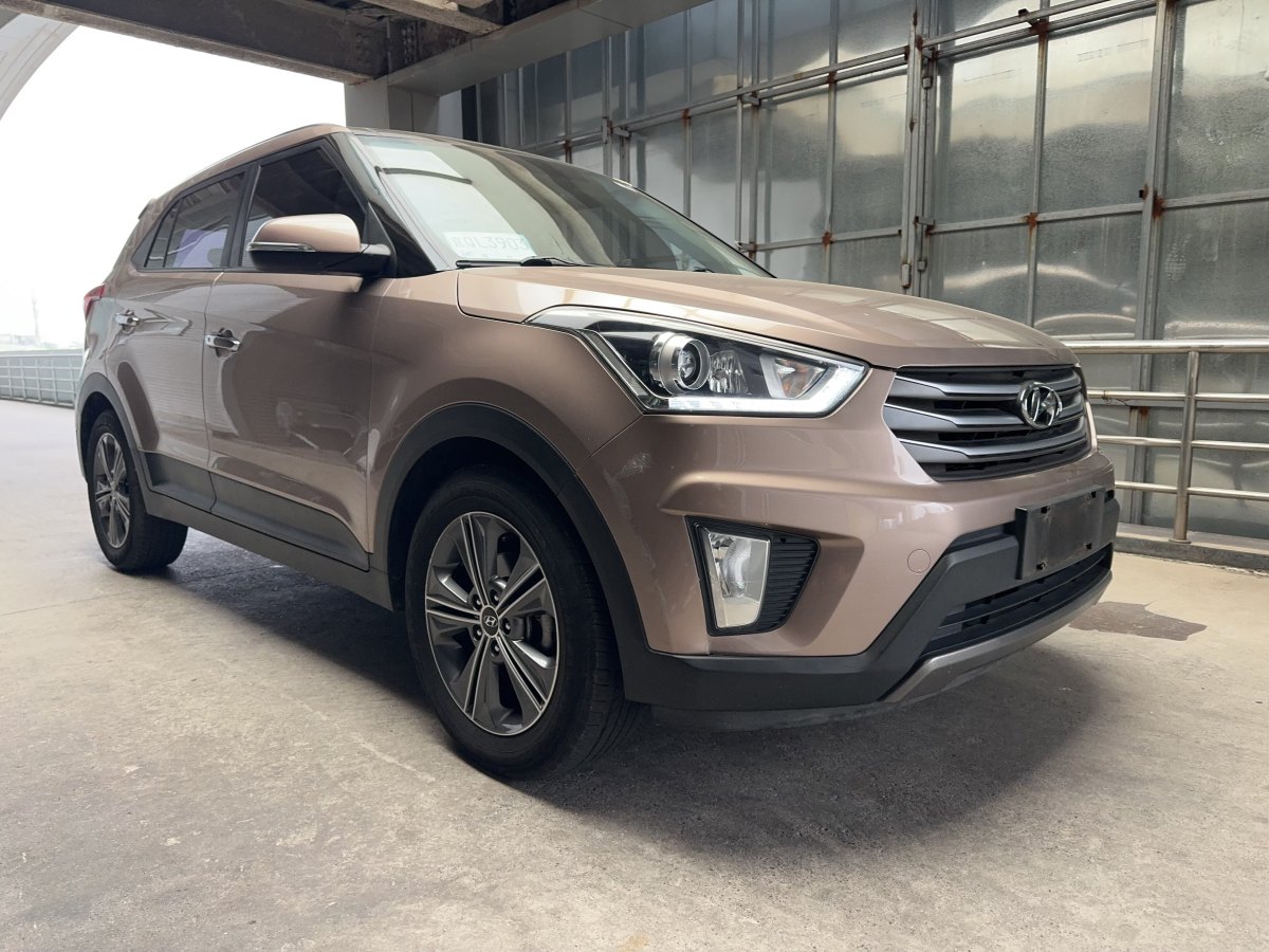 現(xiàn)代 ix25  2015款 1.6L 自動兩驅(qū)尊貴型DLX圖片