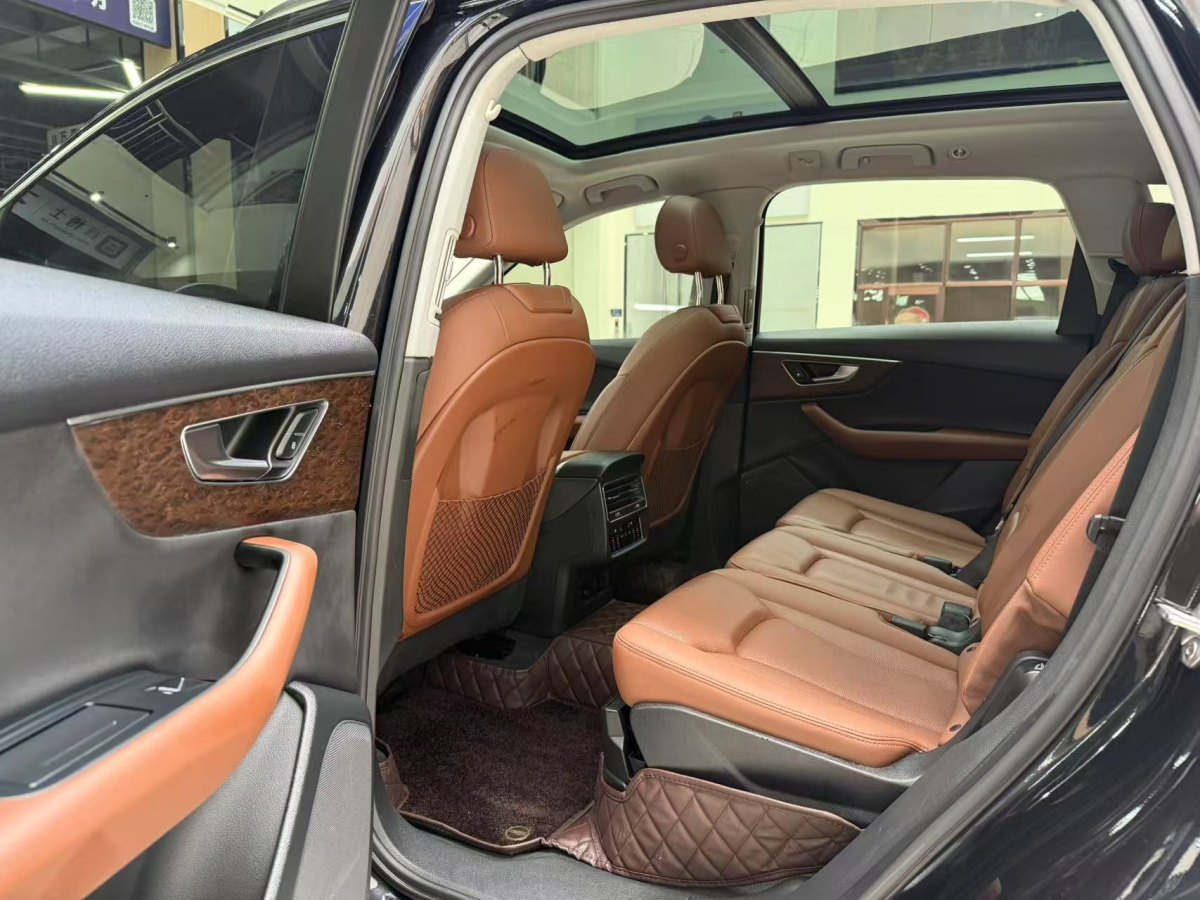 奧迪 奧迪Q7  2023款 55 TFSI quattro S line運(yùn)動(dòng)型圖片