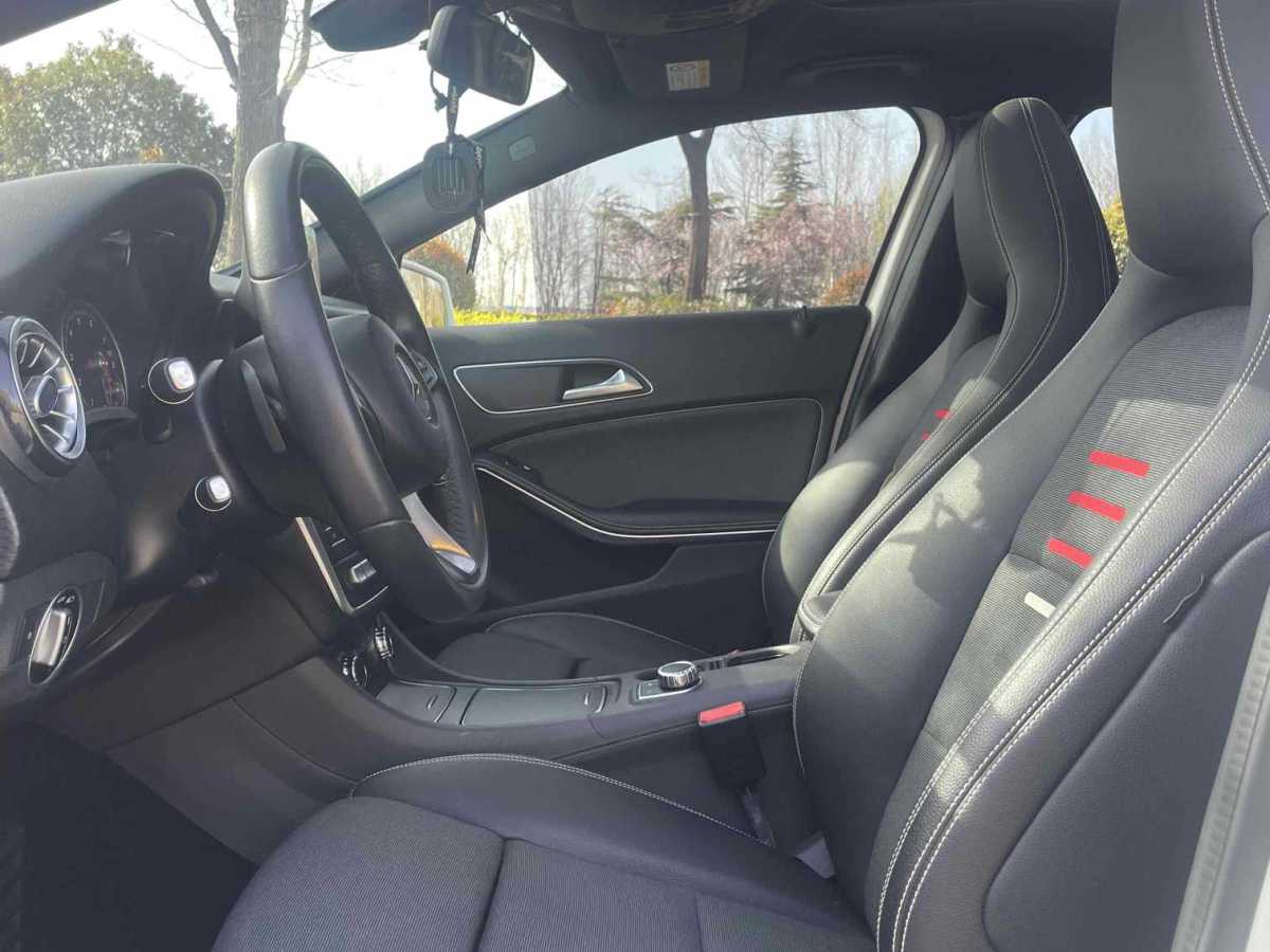 2018年4月奔驰 奔驰A级  2017款 改款 A 200 动感型