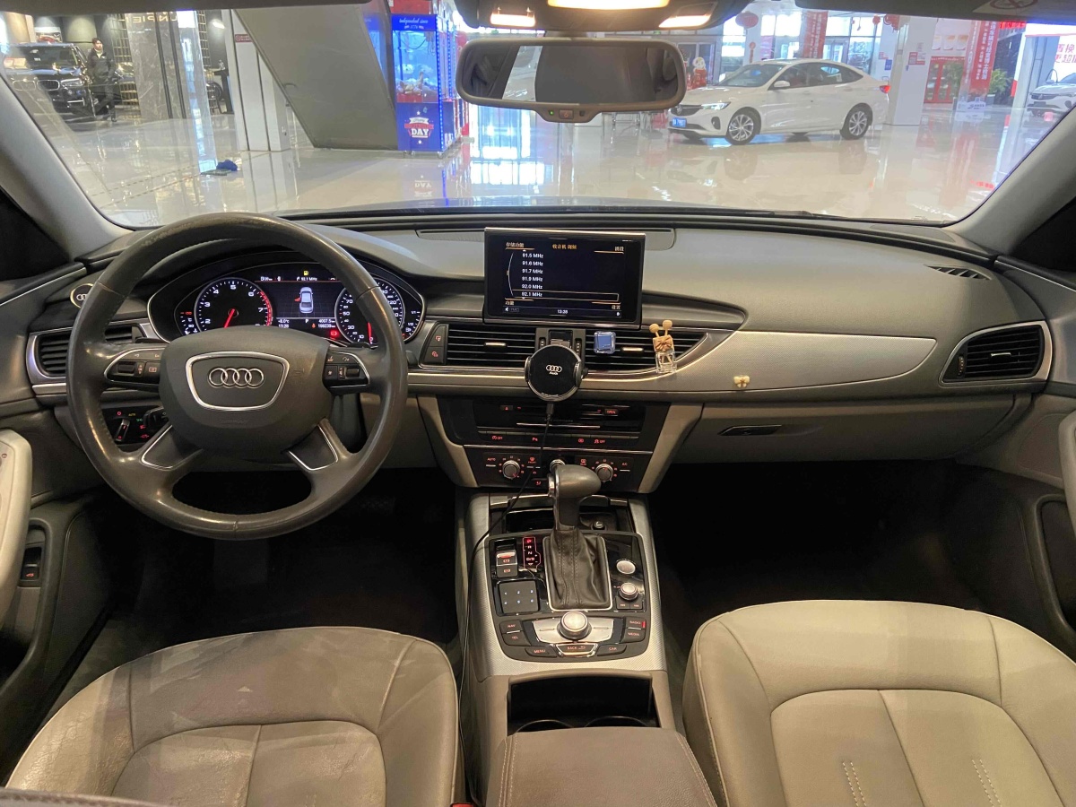 奧迪 奧迪A6L  2014款 TFSI 標(biāo)準(zhǔn)型圖片