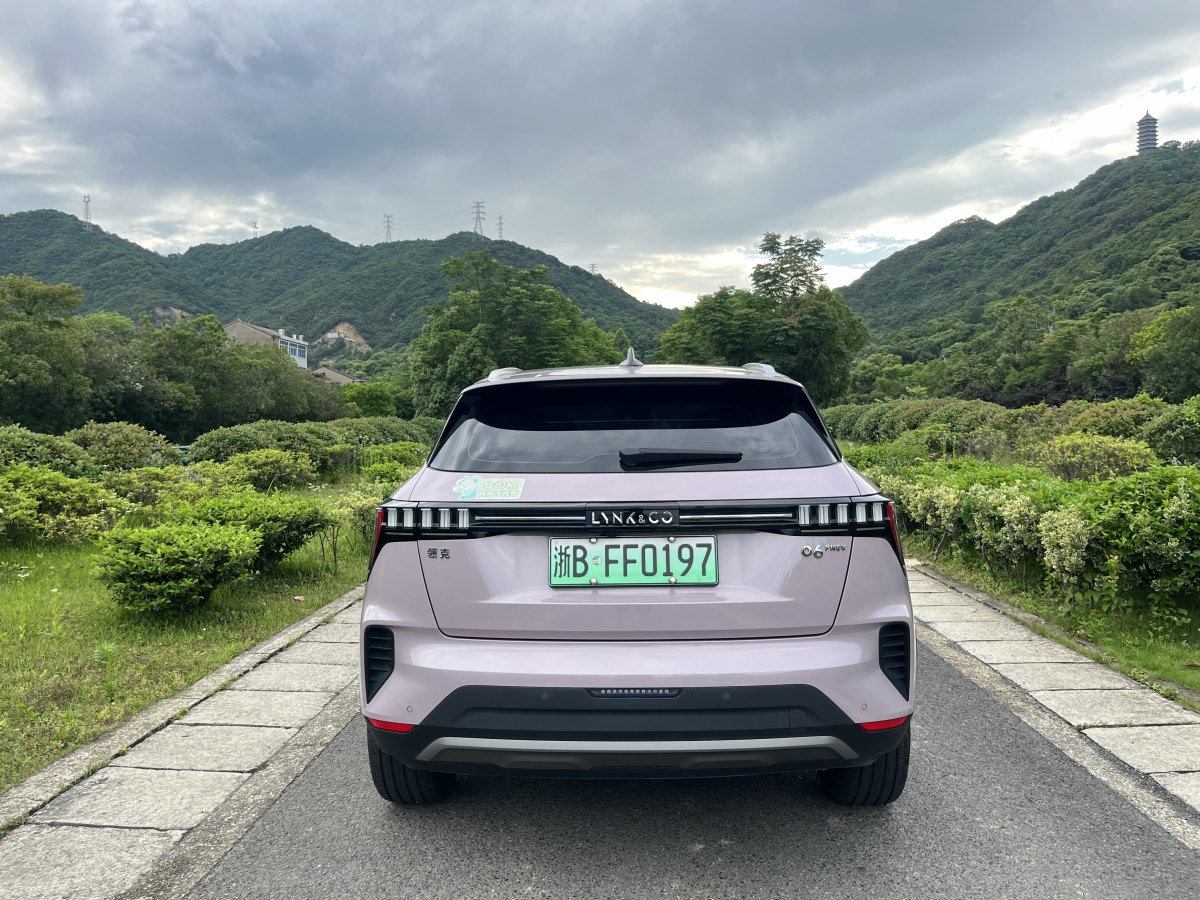 領(lǐng)克 領(lǐng)克06新能源  2022款 PHEV Shero粉色特別版圖片