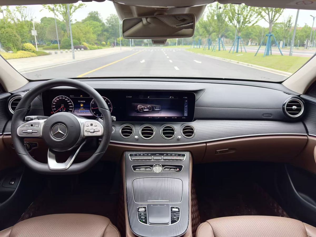 奔馳 奔馳E級  2020款 改款 E 300 L 運動殊享版圖片