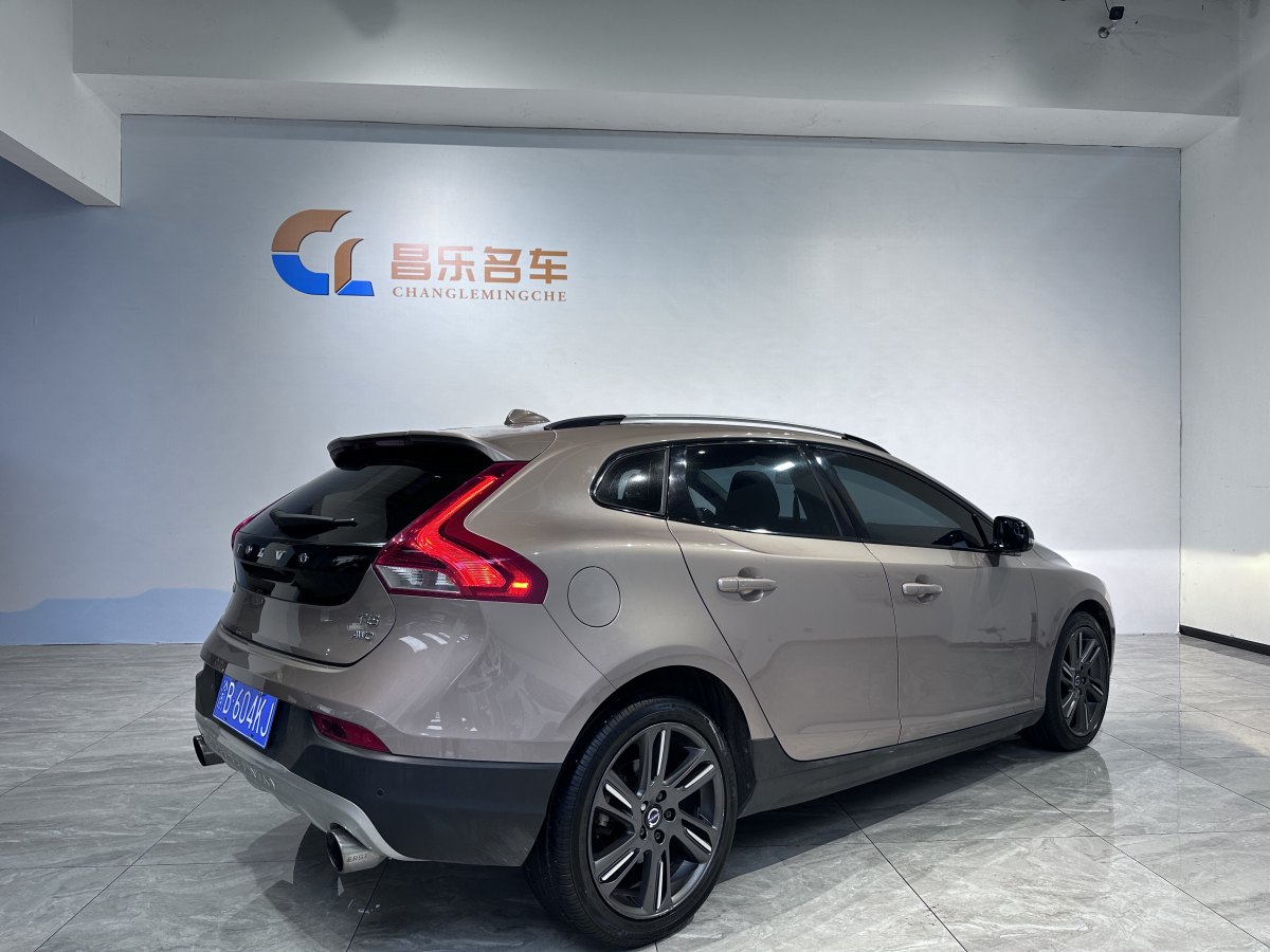 沃爾沃 V40  2014款 Cross Country T5 AWD 智尊版圖片