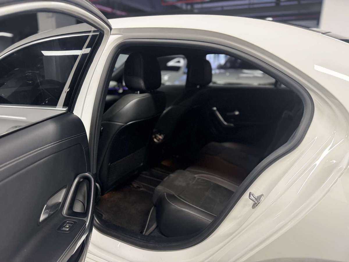 奔馳 奔馳A級(jí)  2022款 A 200 L 運(yùn)動(dòng)轎車時(shí)尚型圖片