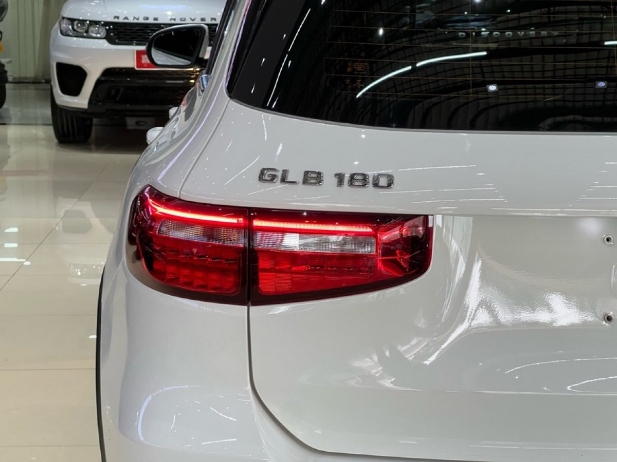 奔驰 奔驰GLB  2021款 GLB 180 动感型图片