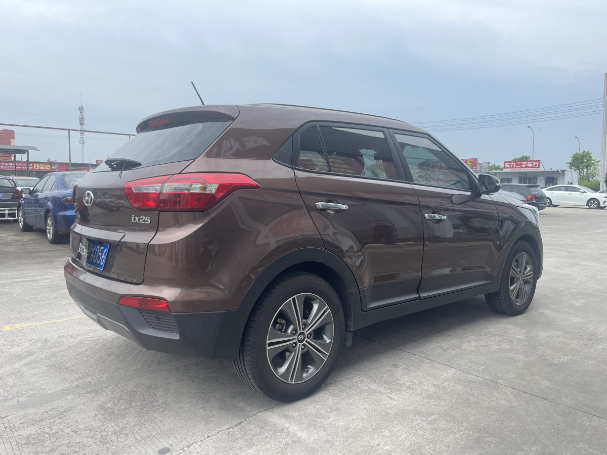 現(xiàn)代 ix25  2015款 1.6L 自動兩驅尊貴型DLX圖片