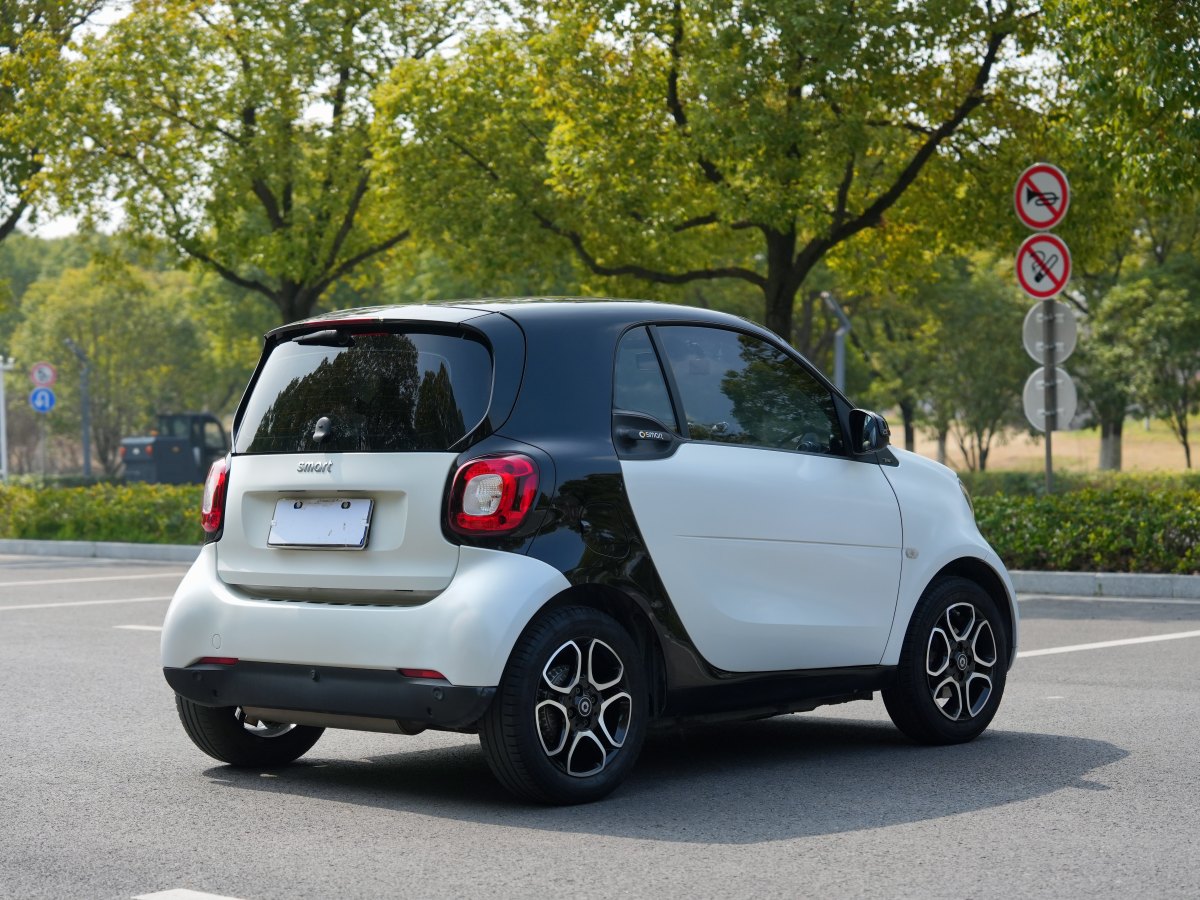 2016年12月smart fortwo  2016款 0.9T 66千瓦硬頂先鋒版