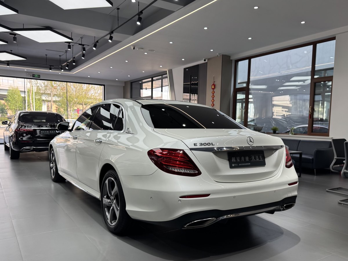 奔馳 奔馳E級  2019款 改款 E 300 L 時尚型圖片