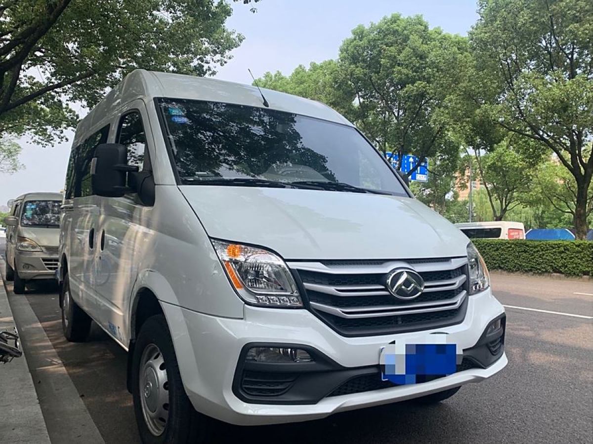 上汽大通 V80  2019款 2.0T Plus 6擋手動(dòng)傲運(yùn)通短軸中頂5/6座圖片