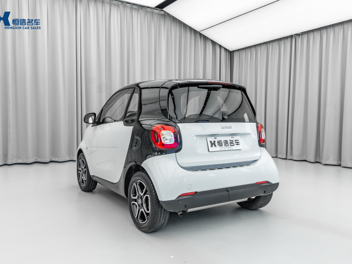 2019年8月smart fortwo  2019款 0.9T 66千瓦硬頂風(fēng)擎版 國(guó)VI