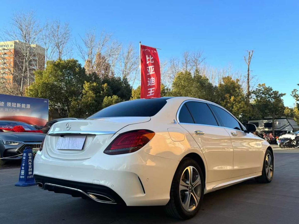 奔馳 奔馳A級(jí)  2019款  A 220 L 4MATIC 運(yùn)動(dòng)轎車圖片