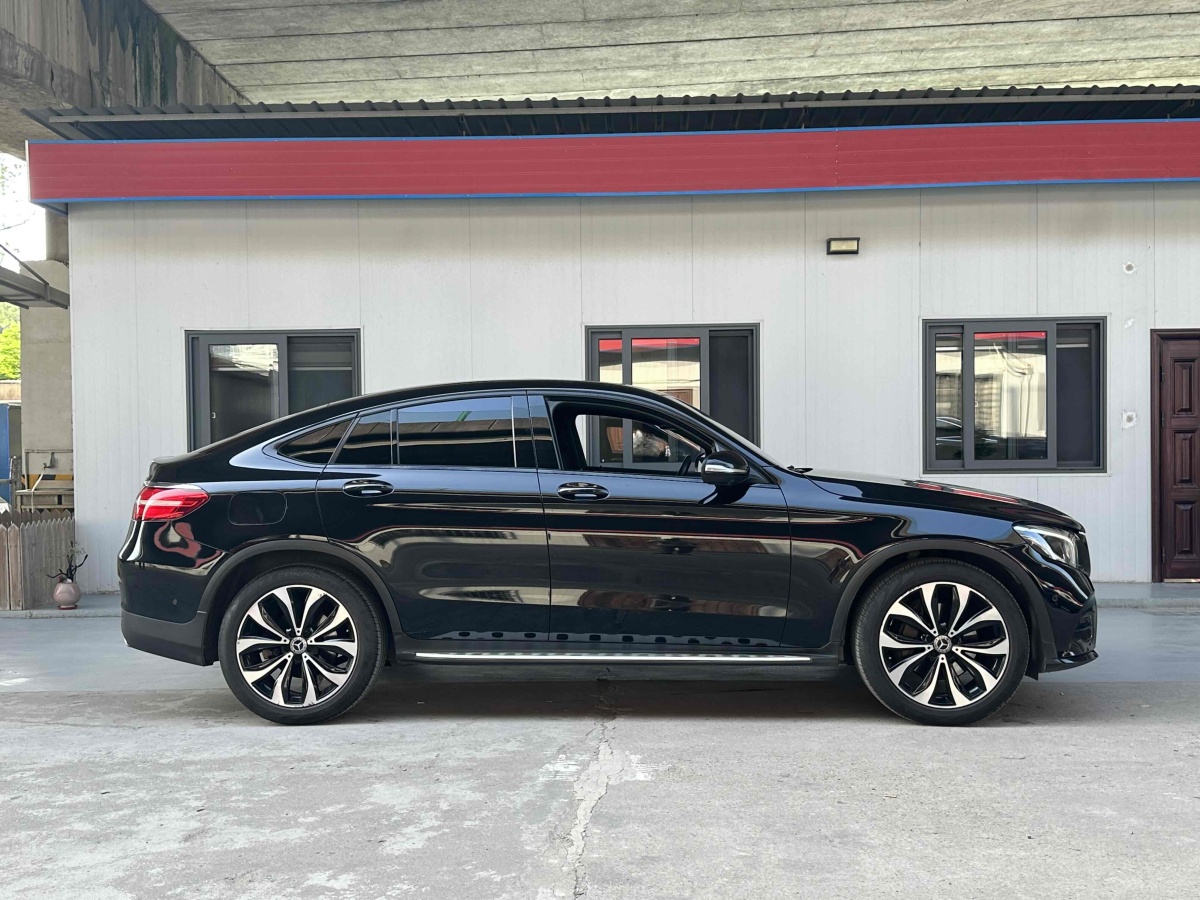 奔馳 奔馳GLC  2021款 GLC 260 4MATIC 轎跑SUV圖片