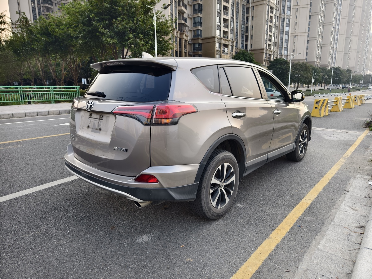 豐田 RAV4  2019款 榮放 2.0L CVT兩驅(qū)智尚版圖片