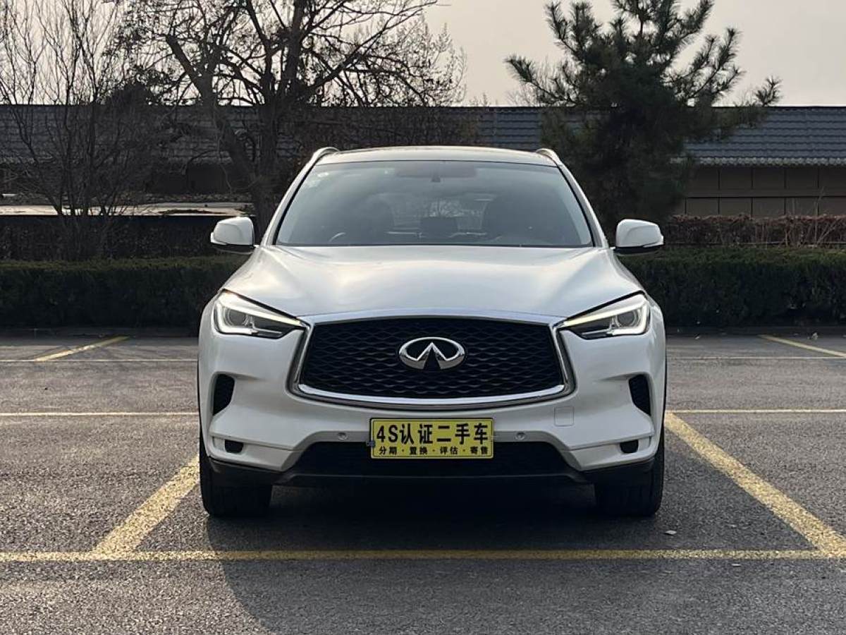 英菲尼迪 QX50  2020款 改款 2.0T 兩驅(qū)時(shí)尚版圖片