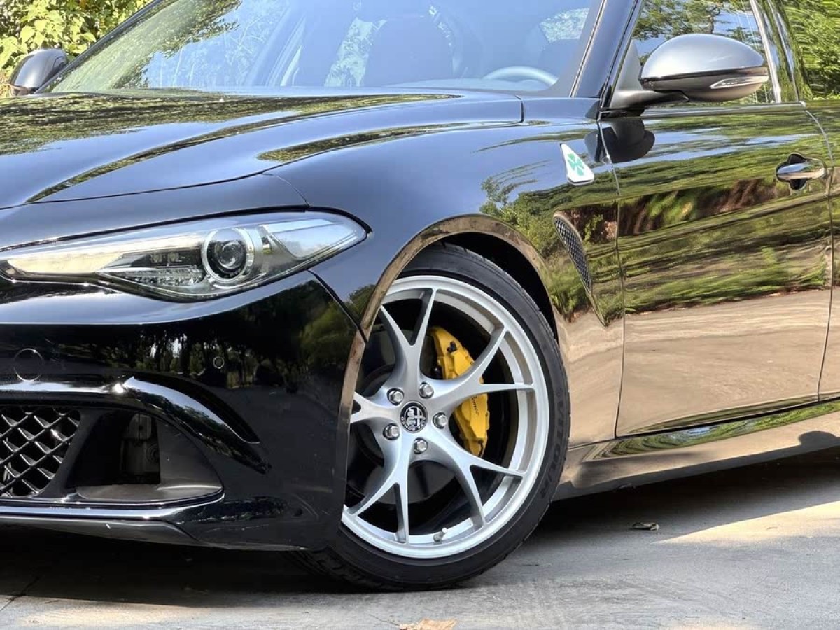 阿爾法·羅密歐 Giulia  2019款 2.0T 280HP Black Package黑標(biāo)限量版圖片