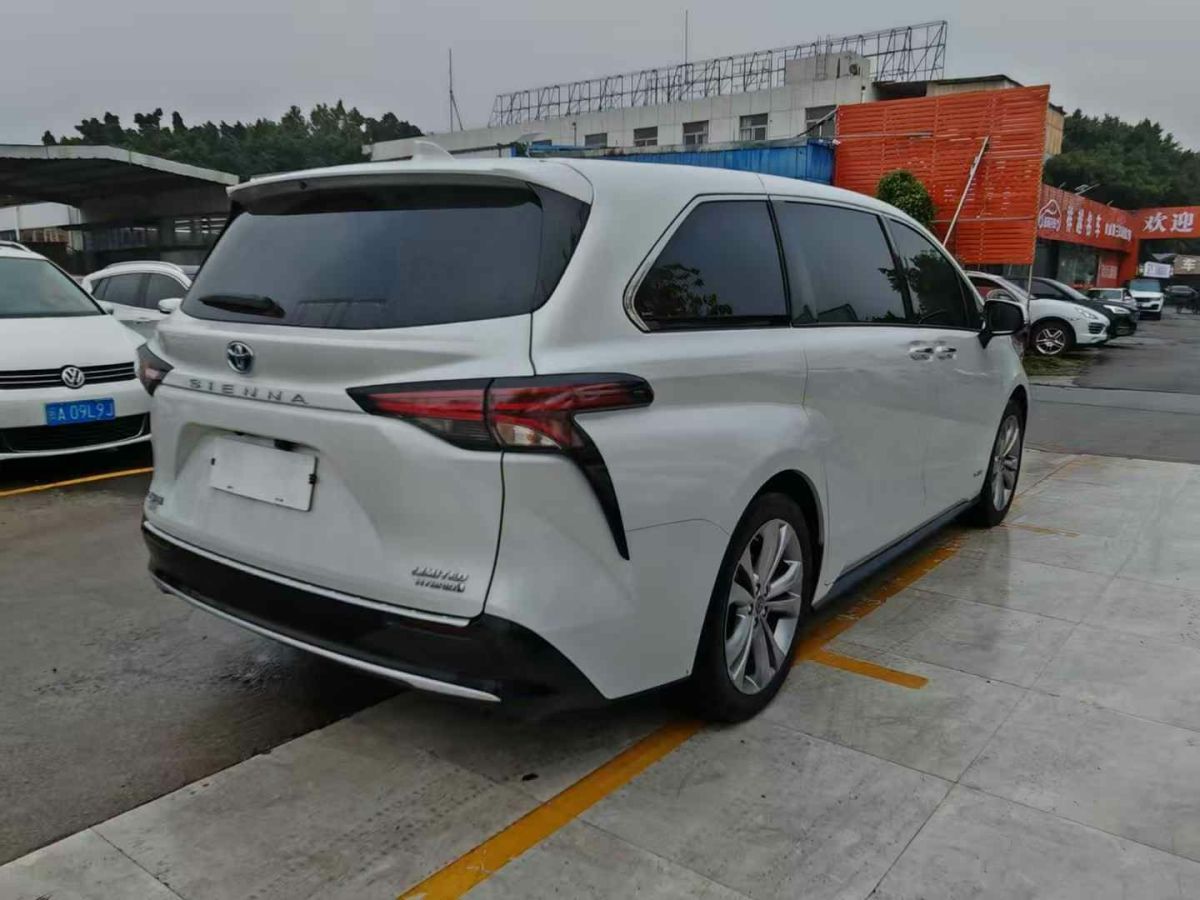 豐田 塞納 圖片