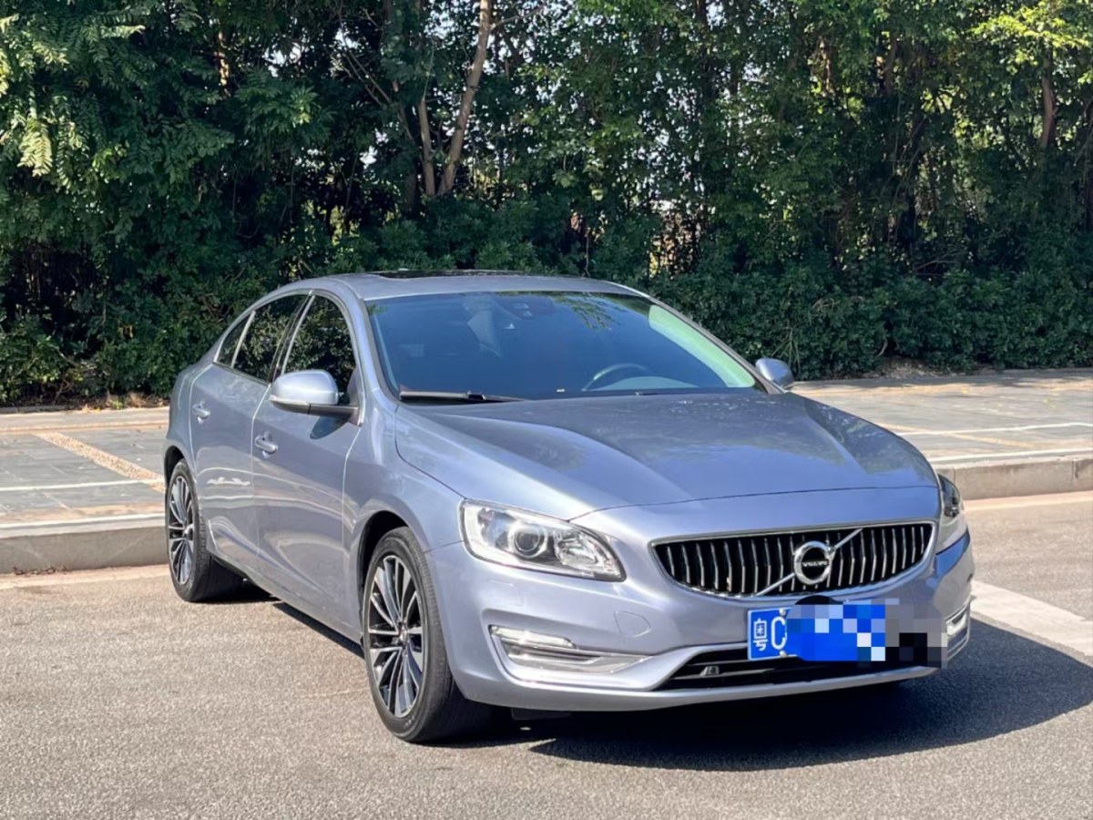 沃爾沃 S60  1448款 2.0T T5智尊版圖片