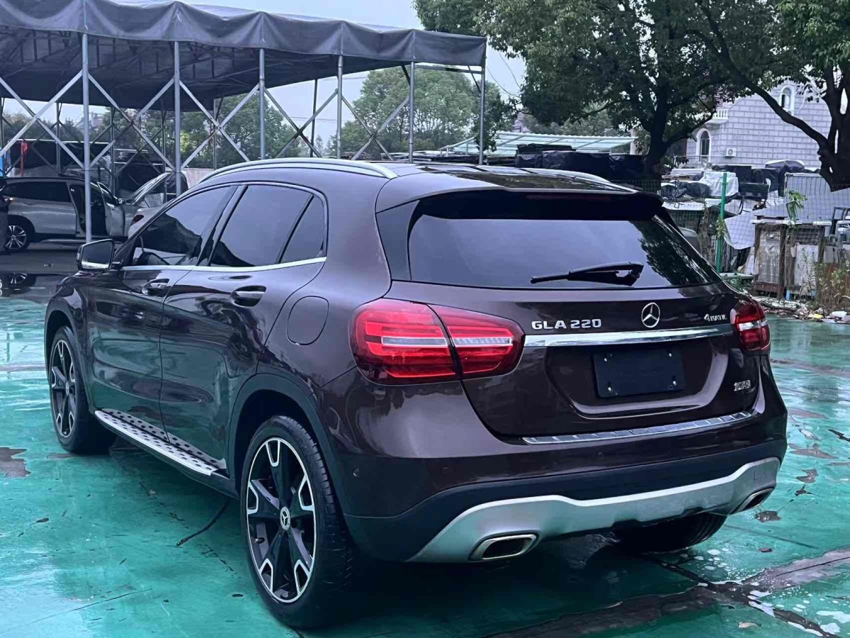 奔馳 奔馳GLA  2017款 GLA 220 4MATIC 時(shí)尚型圖片