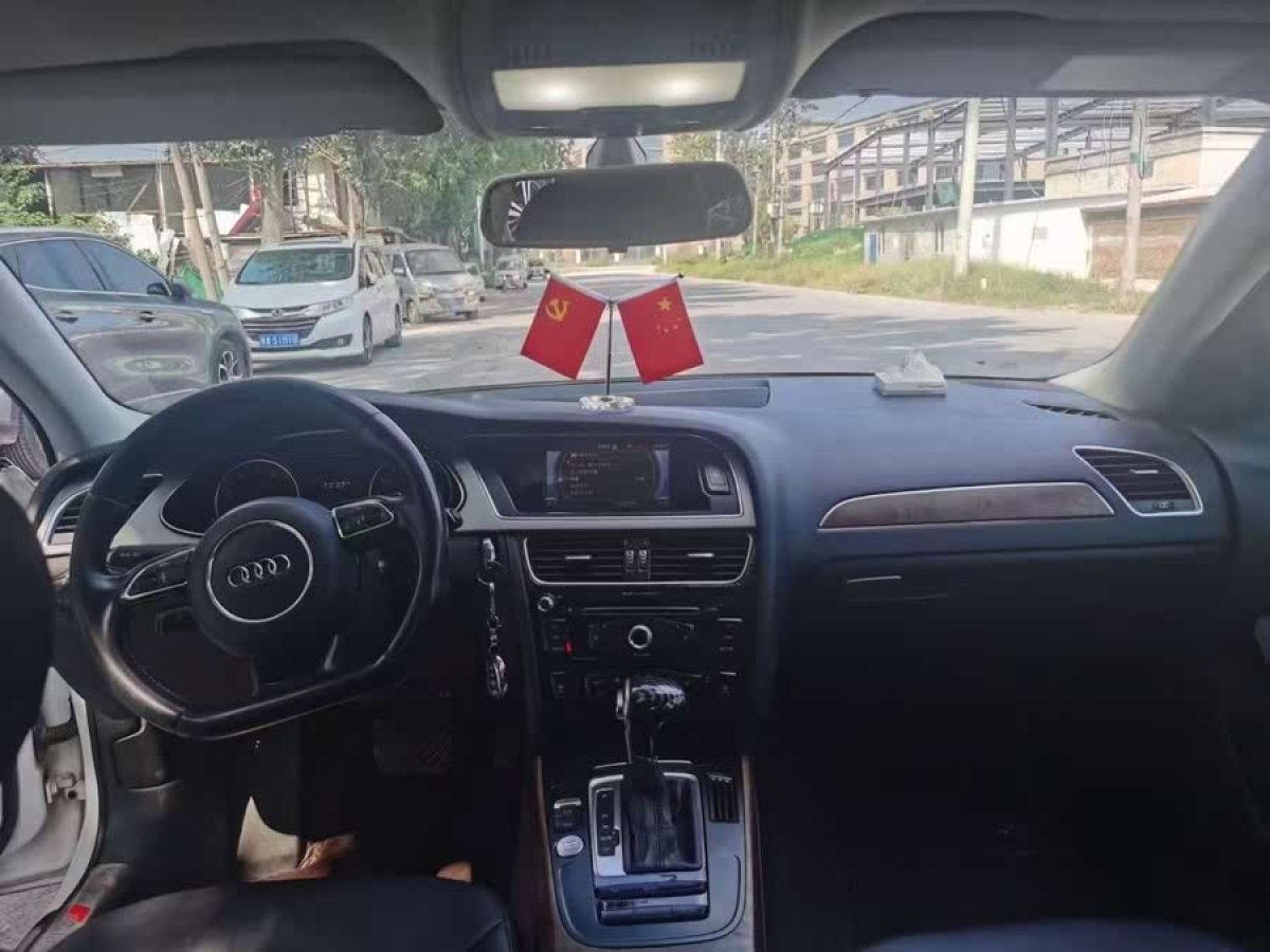 奧迪 奧迪A4L  2015款 35 TFSI 自動(dòng)標(biāo)準(zhǔn)型圖片