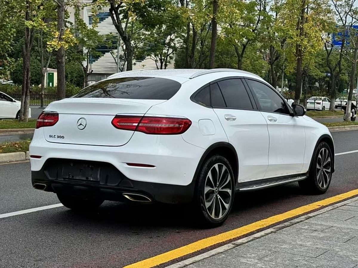 2019年9月奔馳 奔馳GLC  2023款 改款 GLC 260 4MATIC 轎跑SUV