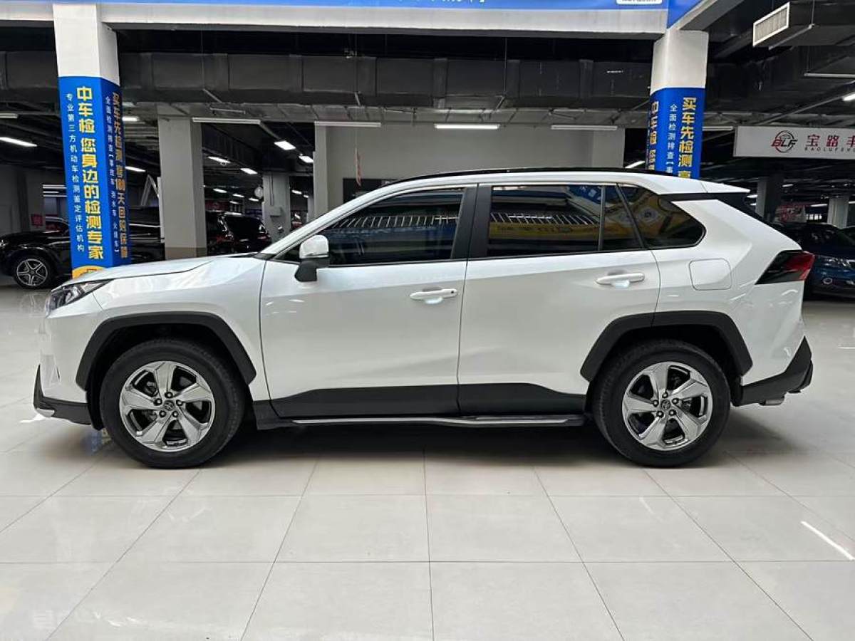 豐田 RAV4榮放  2022款 2.0L CVT兩驅(qū)風(fēng)尚Plus版圖片