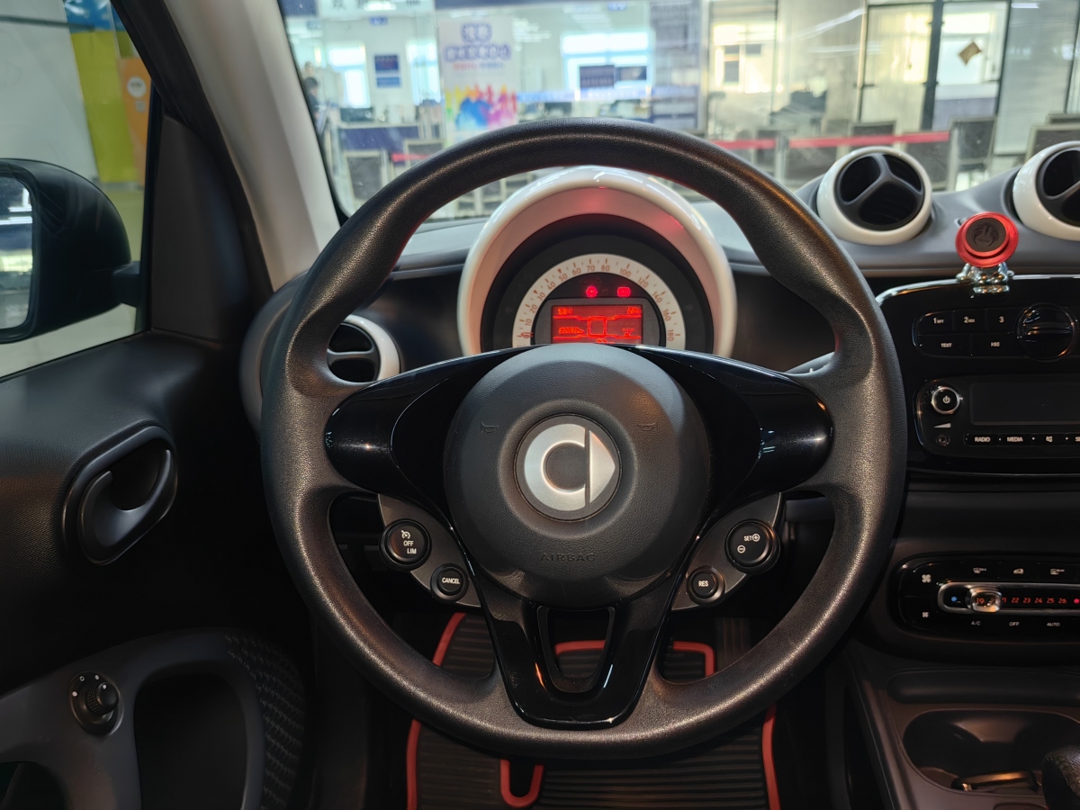 smart fortwo  2015款 1.0L 52千瓦硬顶激情版图片