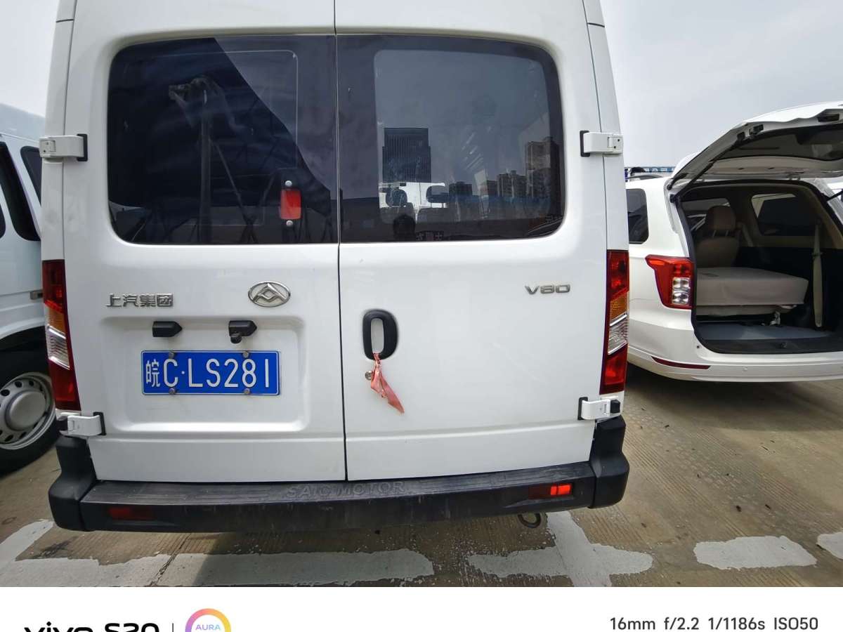 上汽大通 V80  2019款 2.5T經(jīng)典款6擋手動傲運通長軸高頂7座圖片