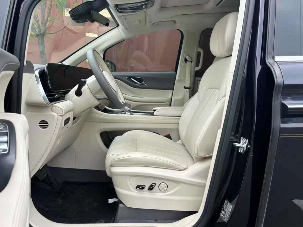 嵐圖 夢(mèng)想家  2024款 PHEV 超長(zhǎng)續(xù)航尊貴版圖片