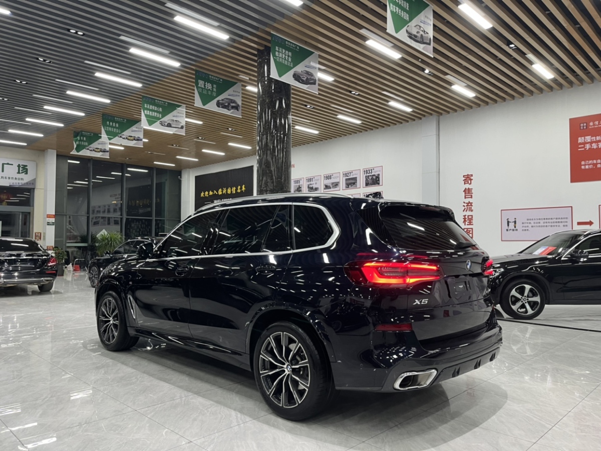寶馬 寶馬X5  2022款 改款 xDrive 30Li M運(yùn)動(dòng)套裝圖片