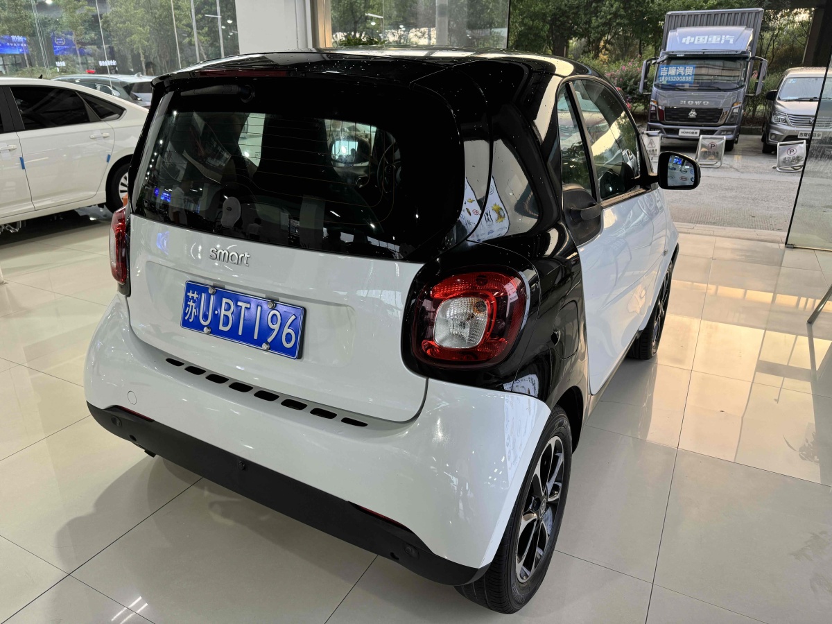 2016年4月smart fortwo  2015款 1.0L 52千瓦硬頂激情版