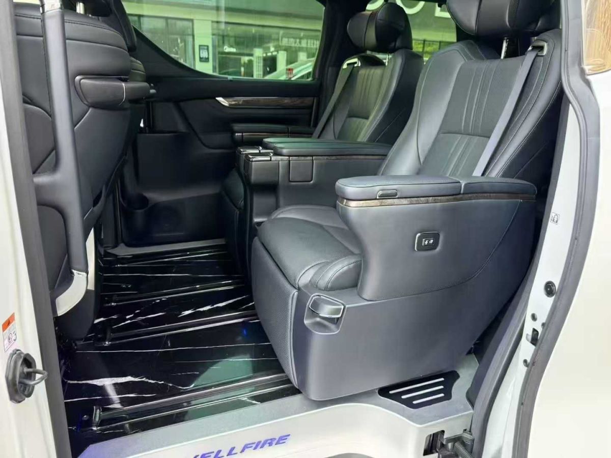 豐田 威爾法  2023款 皇冠 雙擎 2.5L HV尊貴版圖片