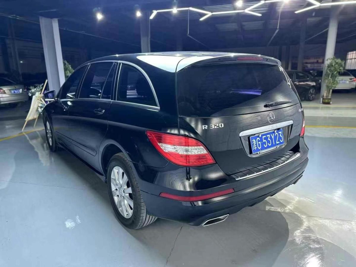 奔馳 奔馳R級  2015款 R 400 4MATIC 商務(wù)型圖片