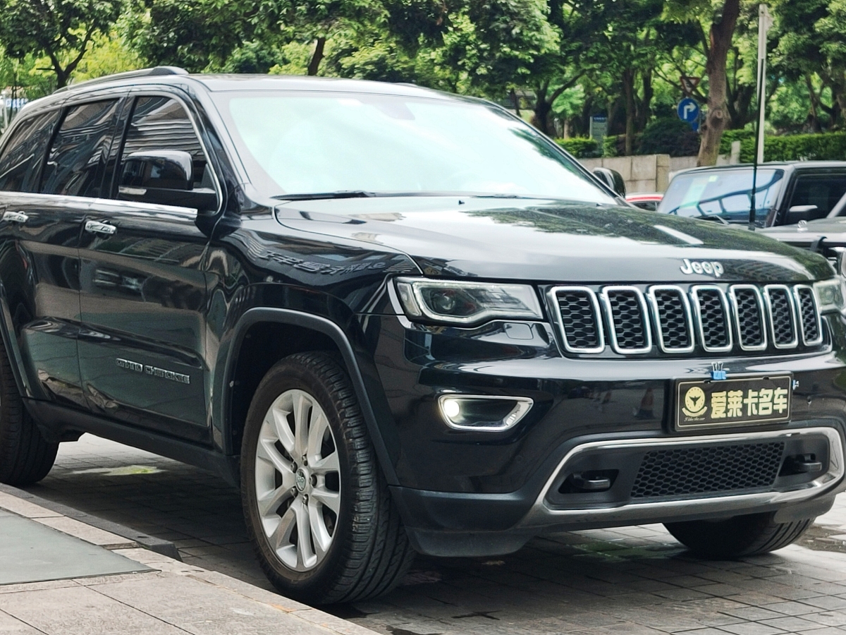 2018年2月Jeep 大切諾基  2017款 3.0L 舒享導(dǎo)航版