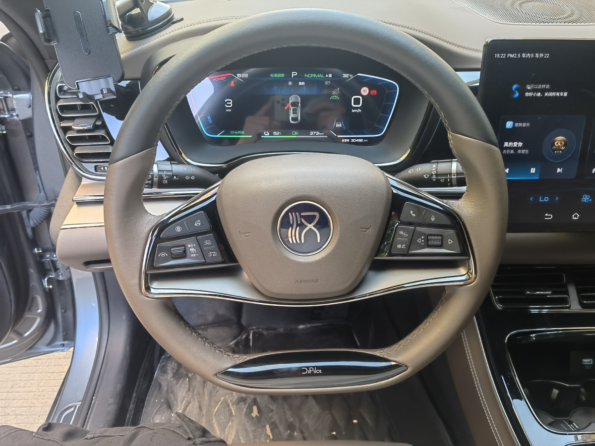 比亞迪 漢  2022款 EV 創(chuàng)世版 715KM前驅(qū)旗艦型圖片