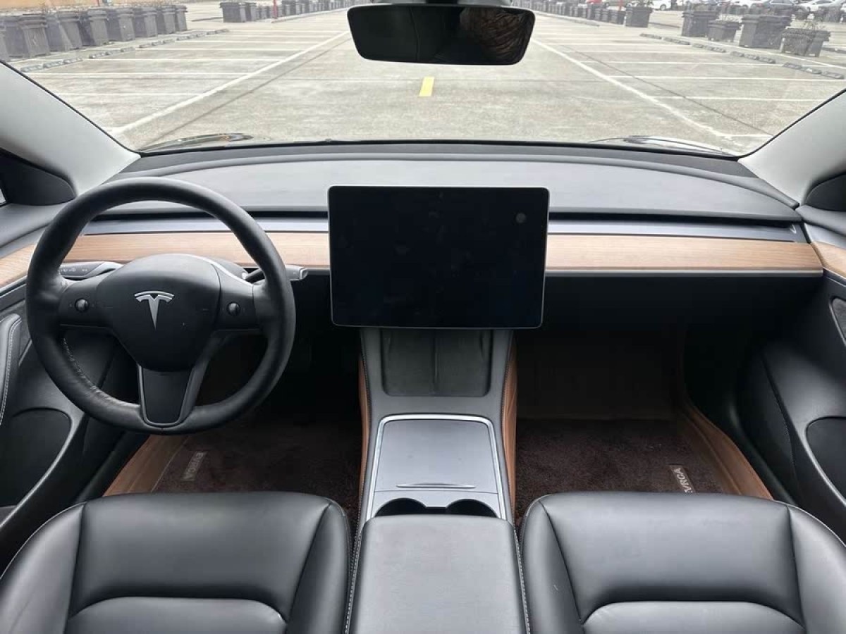 特斯拉 Model 3  2021款 改款 標(biāo)準(zhǔn)續(xù)航后驅(qū)升級版圖片