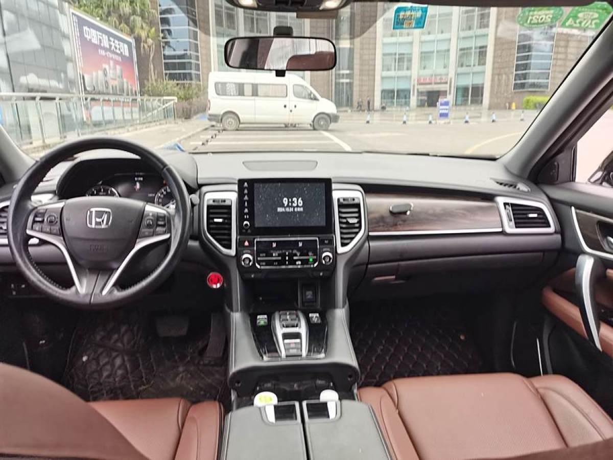 2018年8月本田 UR-V  2017款 370TURBO 兩驅(qū)尊貴版