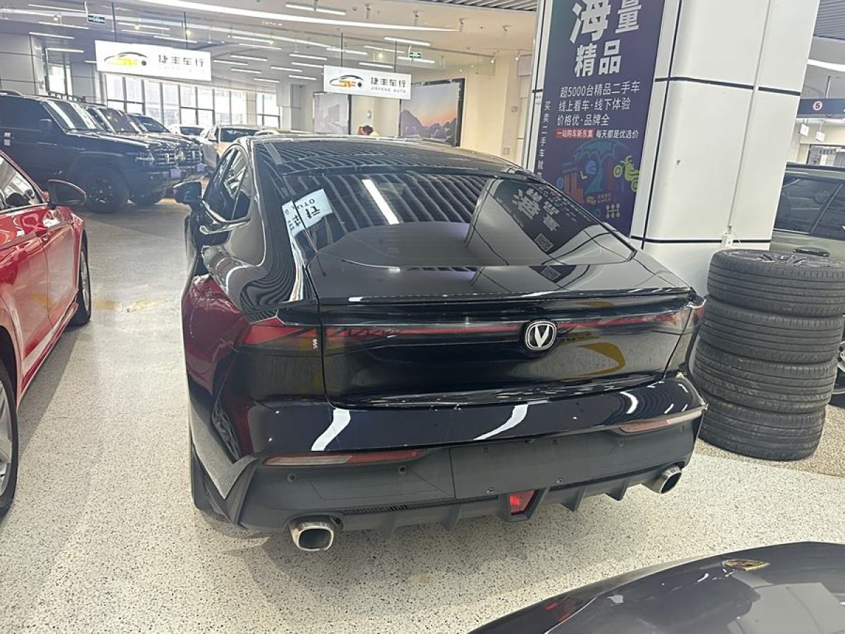 長(zhǎng)安 長(zhǎng)安UNI-V  2022款 1.5T 尊貴型圖片