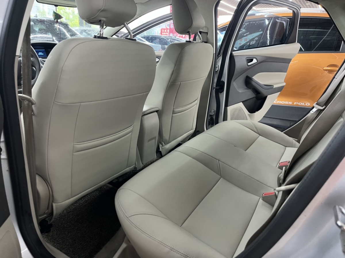 2014年1月福特 福克斯  2012款 三厢 1.6L 自动舒适型