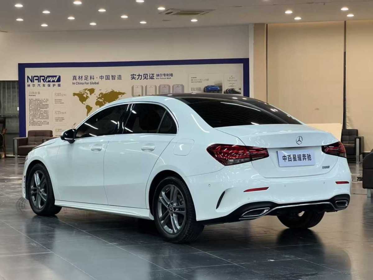 奔馳 奔馳A級(jí)  2022款 改款 A 180 L 運(yùn)動(dòng)轎車(chē)圖片