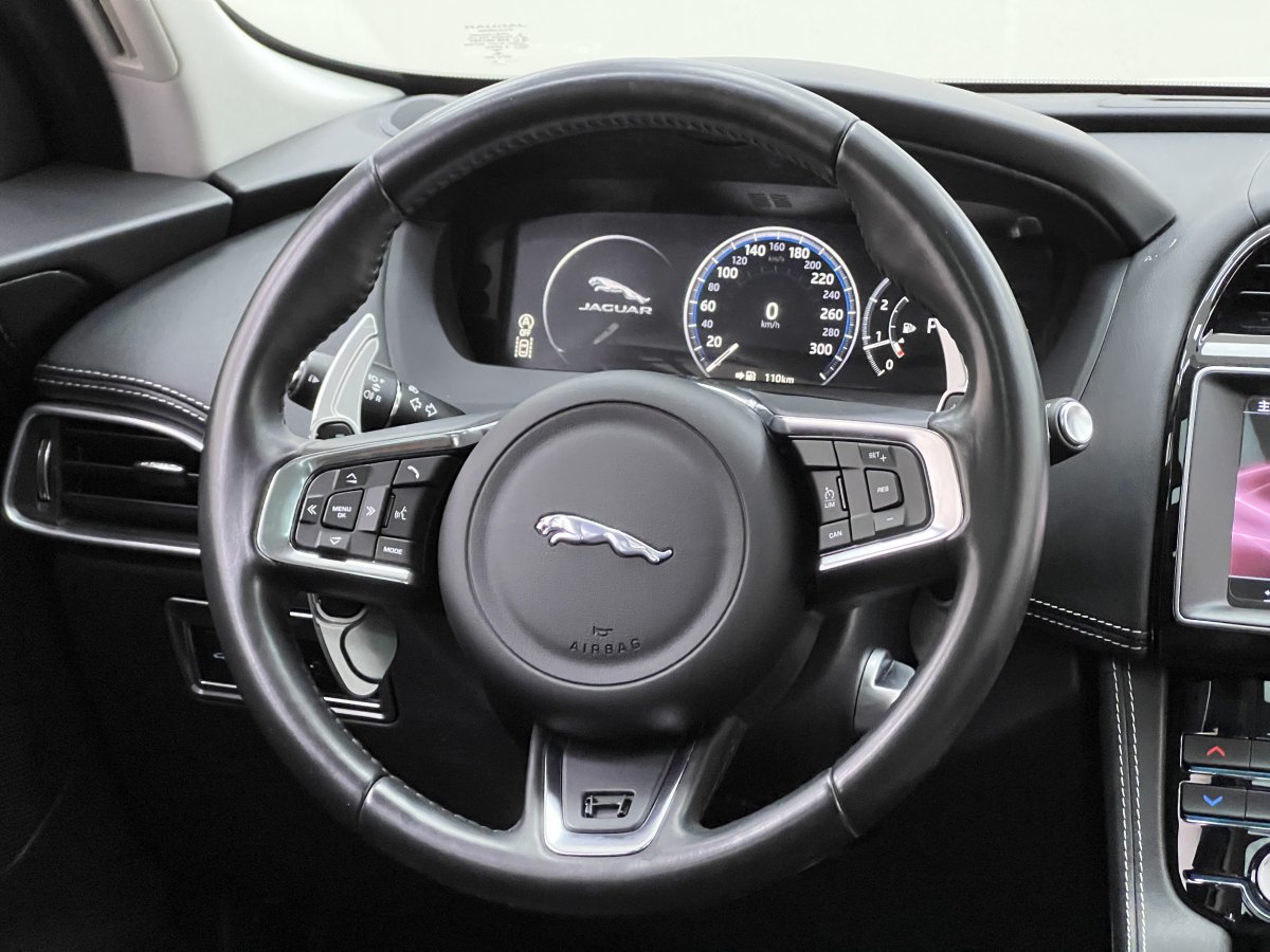 2017年3月捷豹 F-PACE  2016款 2.0T 兩驅(qū)R-Sport運(yùn)動(dòng)版