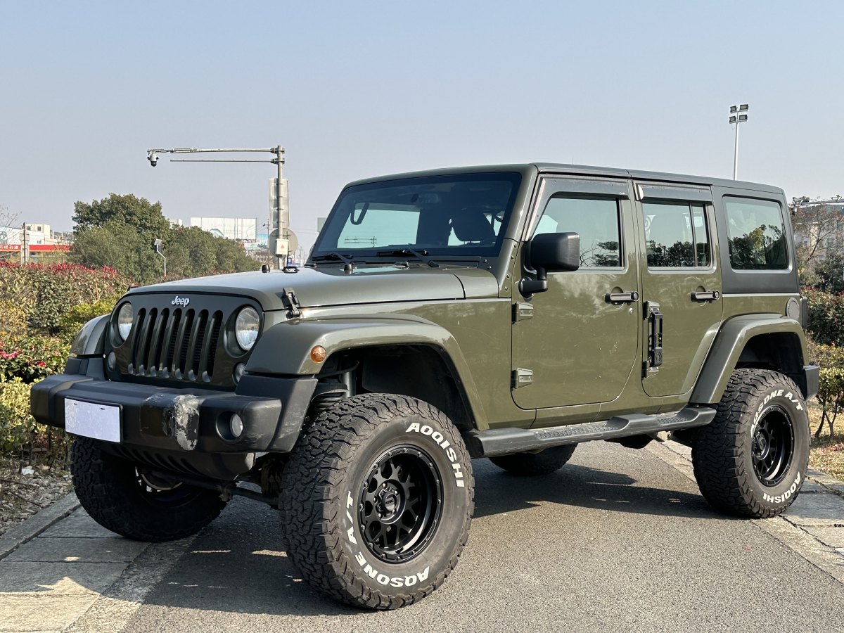 Jeep 牧馬人  2015款 3.0L Sahara 四門(mén)舒享版圖片