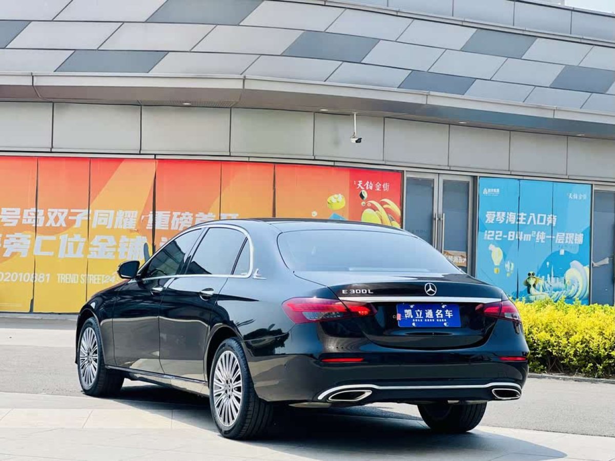 奔馳 奔馳E級  2023款 改款 E 300 L 時尚型圖片