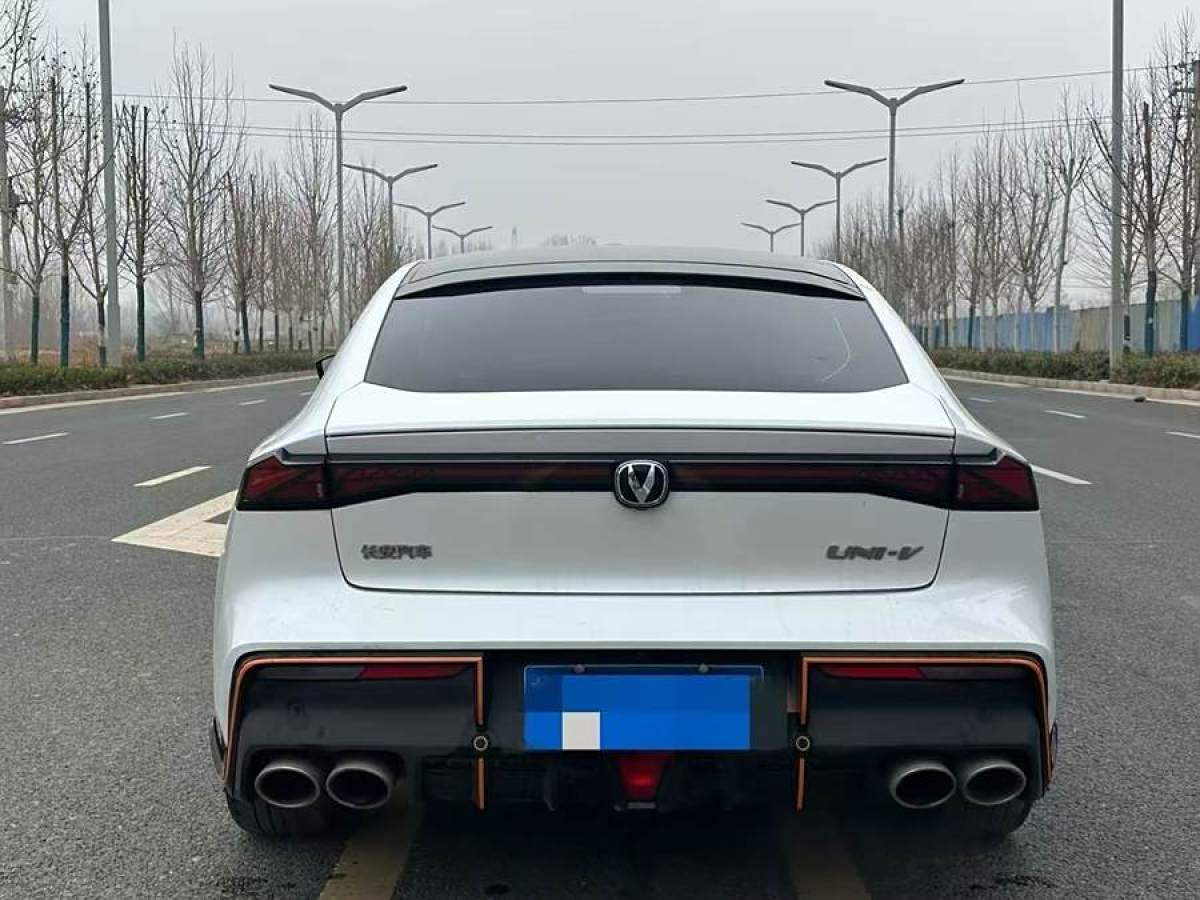 長(zhǎng)安 長(zhǎng)安UNI-V  2022款 1.5T 運(yùn)動(dòng)版圖片