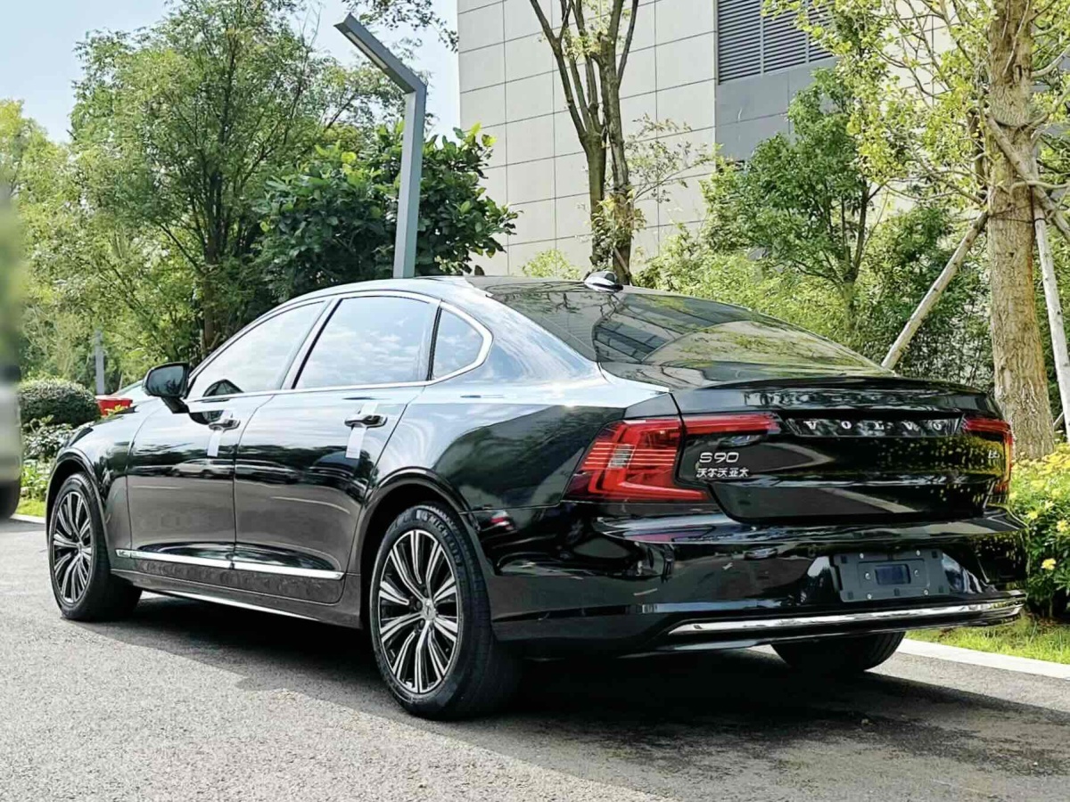 沃爾沃 S90  2022款 B5 智逸豪華版圖片