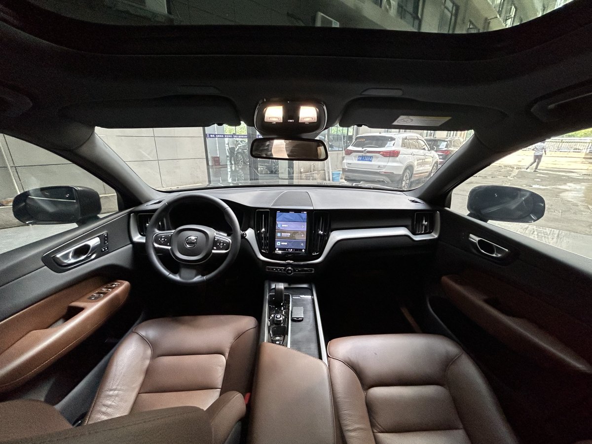 2023年7月沃爾沃 XC60  2024款 B5 四驅(qū)智逸豪華版