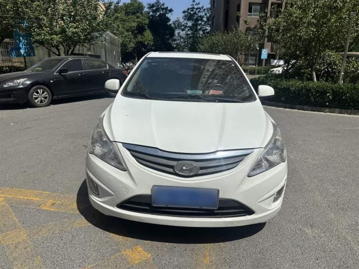 現(xiàn)代 瑞納  2010款 三廂 1.4L 自動時尚型GT圖片
